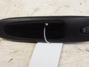 Begagnade Brytare, eldrivna fönster Alfa Romeo 166 2.4 JTD Pris € 30,00 Marginaltabell erbjuds av Autodemontagebedrijf Smit