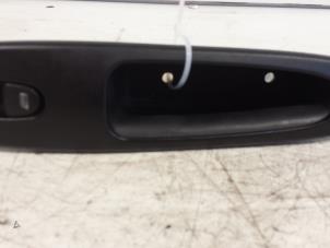 Begagnade Brytare, eldrivna fönster Alfa Romeo 166 2.4 JTD Pris € 30,00 Marginaltabell erbjuds av Autodemontagebedrijf Smit