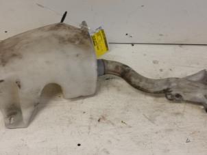 Begagnade Spolartank, vindruta Peugeot Partner Pris € 30,00 Marginaltabell erbjuds av Autodemontagebedrijf Smit