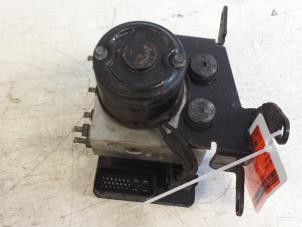 Begagnade ABS-pump Hyundai Coupe 2.0i 16V Pris € 120,00 Marginaltabell erbjuds av Autodemontagebedrijf Smit