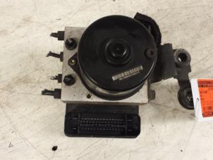 Używane Pompa ABS Volkswagen Golf IV (1J1) 1.8 20V Turbo Cena € 50,00 Procedura marży oferowane przez Autodemontagebedrijf Smit