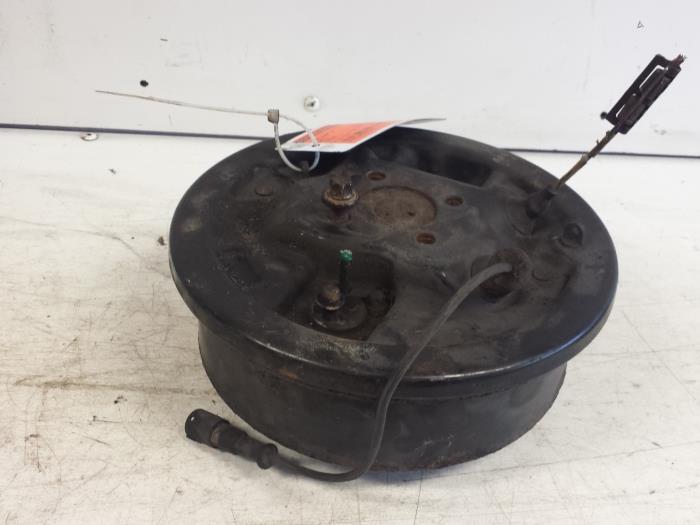 Wielnaaf achter van een Opel Corsa 2002