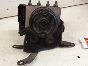 Begagnade ABS-pump Hyundai Coupe 2.0i 16V Pris € 120,00 Marginaltabell erbjuds av Autodemontagebedrijf Smit