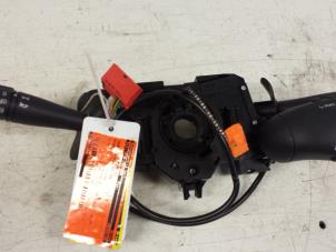 Gebruikte Licht + Raw Schakelaar Renault Clio II (BB/CB) 1.4 16V Prijs € 35,00 Margeregeling aangeboden door Autodemontagebedrijf Smit