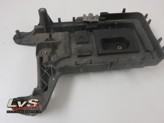 Volkswagen Touran Boîtier de batterie