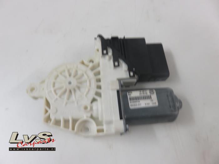 Volkswagen Tiguan Door window motor