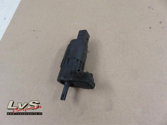 Volkswagen Golf Windscreen washer pump