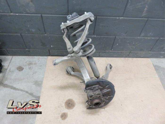 Audi A4 Stoßdämpferstrebe links vorne