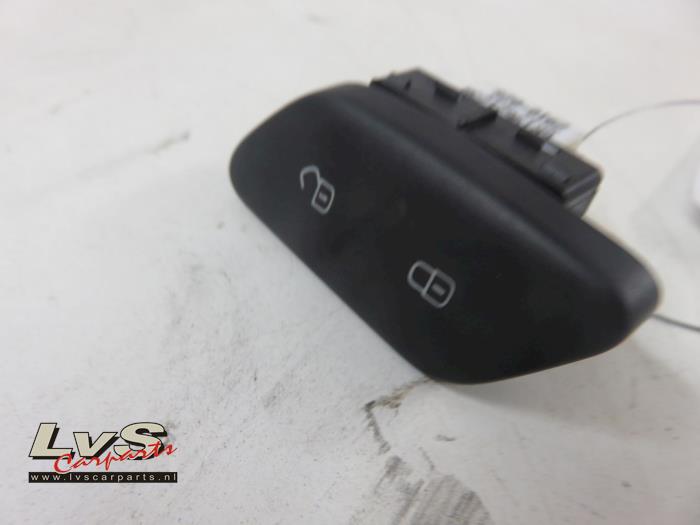 Volkswagen Polo Central locking switch