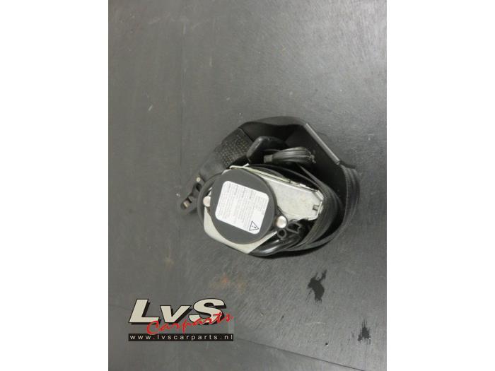 Audi A4 Tendeur de ceinture droit