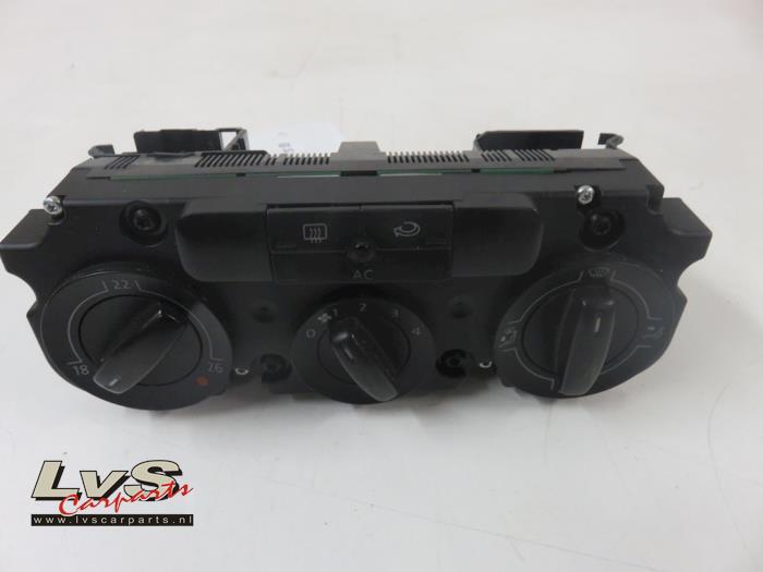 Volkswagen Touran Air conditioning control panel