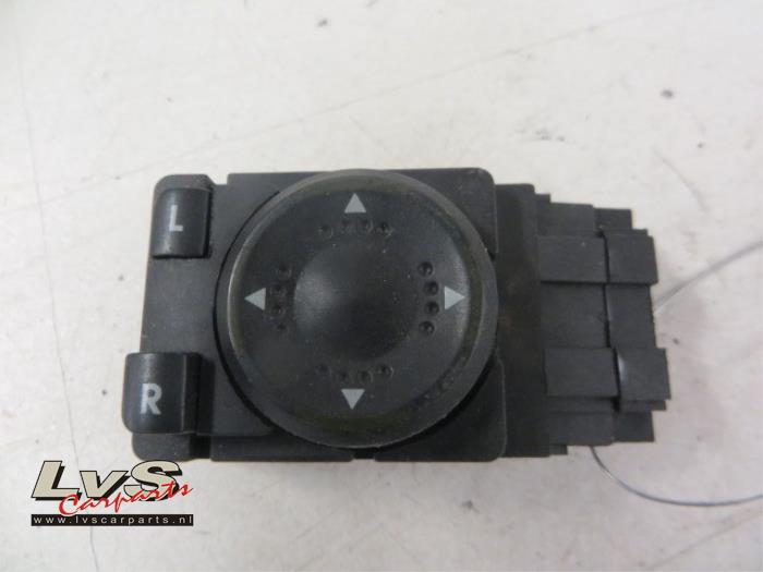 Volkswagen Passat Mirror switch
