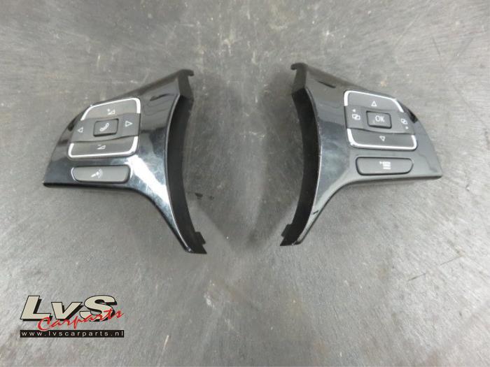 Volkswagen Touareg Steering wheel mounted radio control