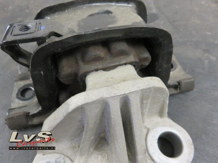 Fäste, växellåda från en Opel Corsa E 1.2 16V 2015