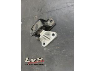 Begagnade Fäste, växellåda Opel Corsa E 1.2 16V Pris € 15,00 Marginaltabell erbjuds av LvS Carparts