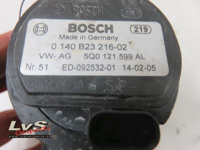 Volkswagen Golf Additional water pump