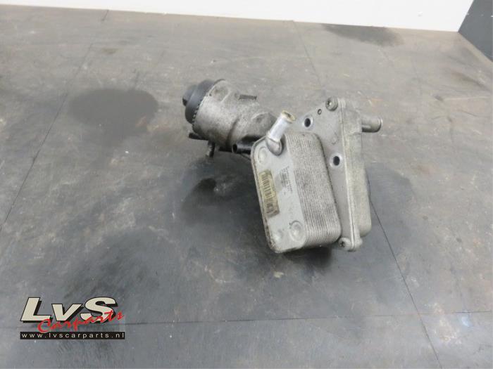 Opel Zafira B Oil filter housing