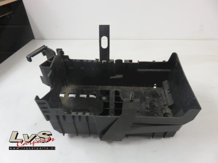 Opel Astra Battery box