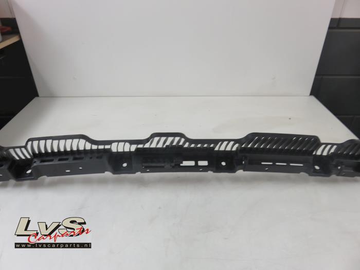 Volkswagen Golf Elément pare-chocs arrière centre