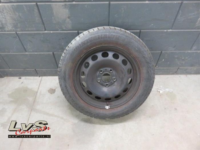 Volkswagen Golf Wheel + winter tyre