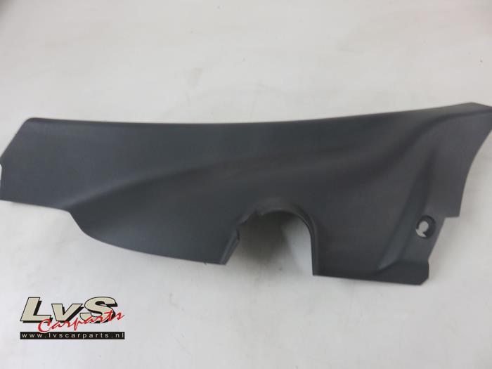 Volkswagen UP Revêtement montant centre gauche