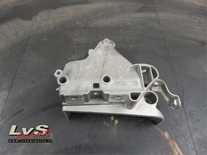 Volkswagen Golf Motorsteun