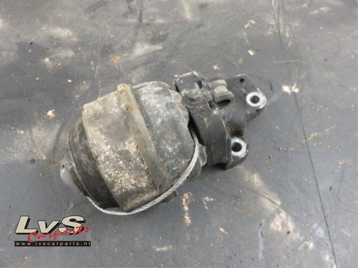 Volvo XC90 Engine mount
