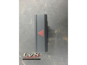 Gebruikte Paniekverlichtings Schakelaar Volkswagen T-Roc I 2.0 TDI 150 16V Prijs € 10,00 Margeregeling aangeboden door LvS Carparts