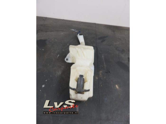 Fiat 500 Front windscreen washer reservoir
