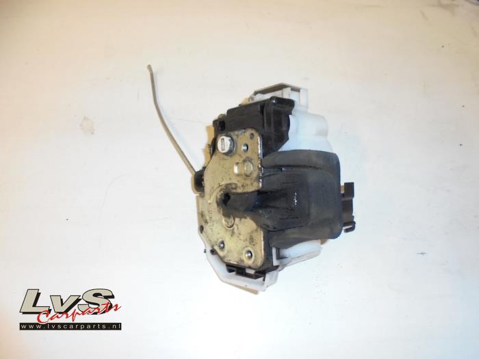 Peugeot Bipper Serrure portière mécanique 4portes arrière droite