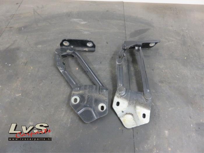Volkswagen Caddy Bonnet Hinge