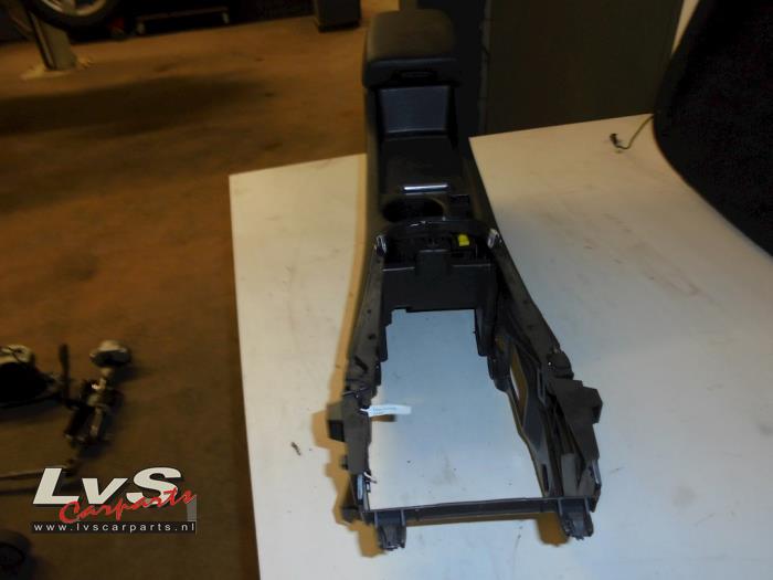 Opel Astra Couverture de l’accoudoir milieu