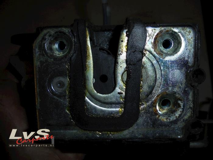 Hyundai I10 Front door lock mechanism 4-door, right