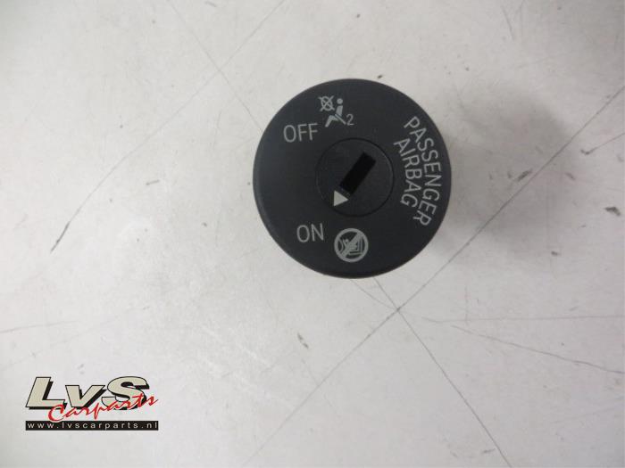 BMW 3-Serie Airbag lock
