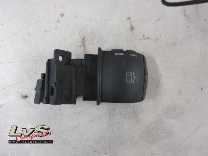 Renault Megane Steering wheel mounted radio control