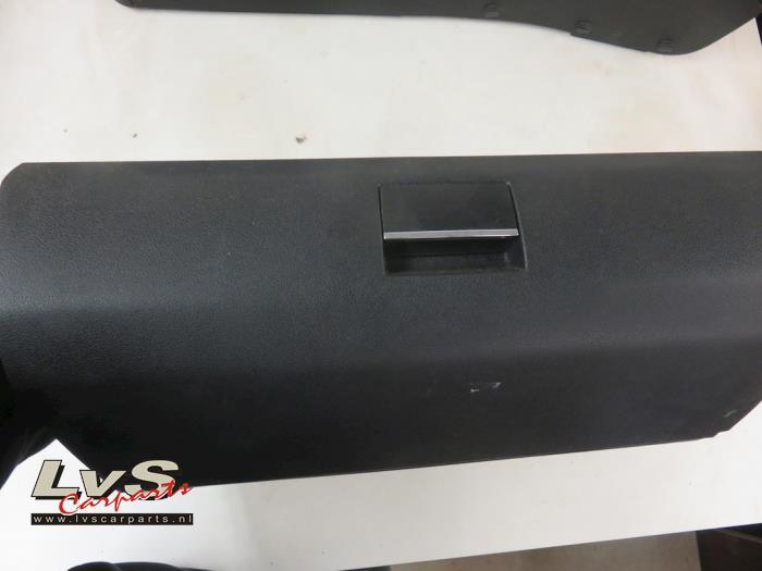 Mercedes B-Klasse Glovebox