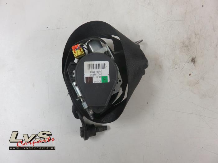 Mercedes B-Klasse Seatbelt tensioner, right