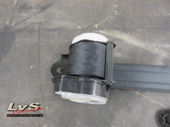 Suzuki Alto Rear seatbelt, left