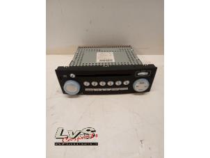 Używane Radioodtwarzacz CD Mitsubishi Colt (Z2/Z3) 1.3 16V Cena € 81,00 Procedura marży oferowane przez LvS Carparts