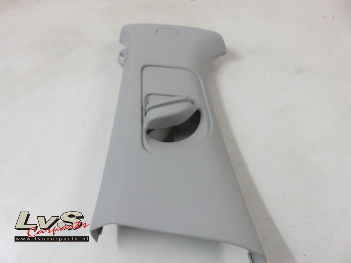 Volkswagen Golf Revêtement montant avant gauche