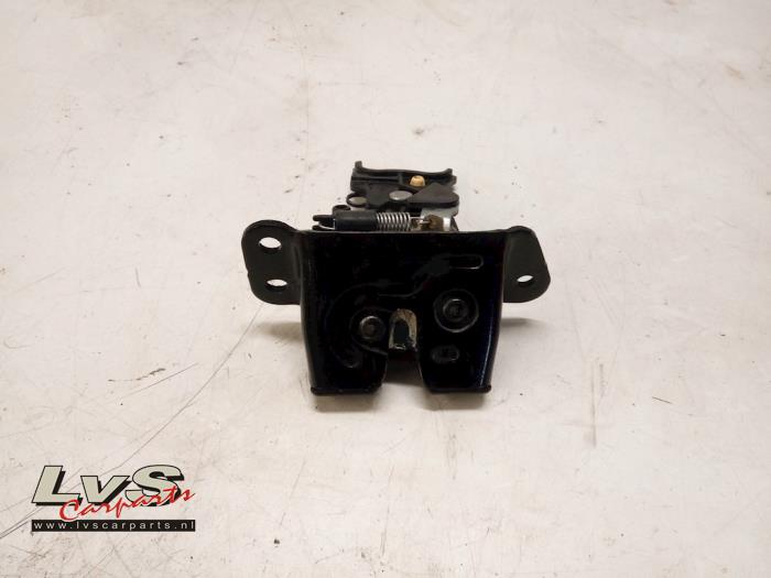 Hyundai I10 Tailgate lock mechanism