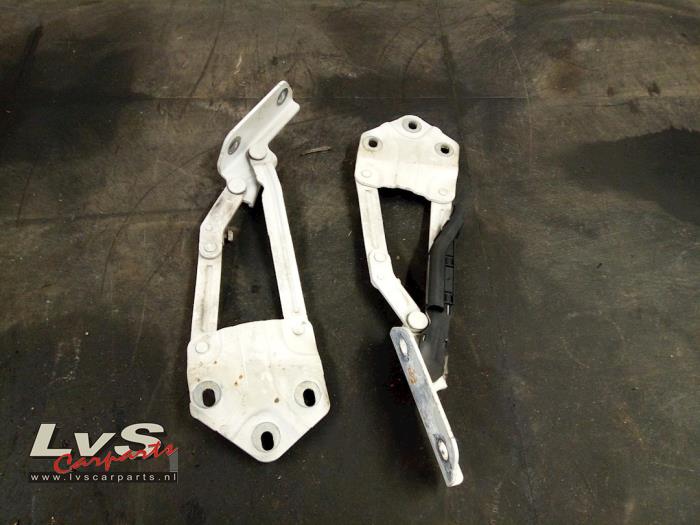 Volkswagen Caddy Bonnet Hinge