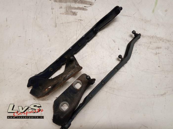 Mercedes ML-Klasse Bonnet Hinge