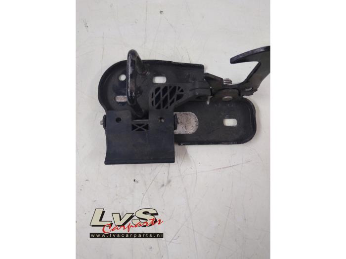 Volkswagen Caddy Bonnet lock mechanism