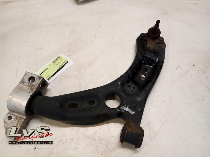 Volkswagen Golf Draagarm onder links-voor