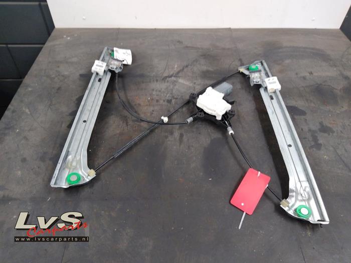 Mercedes Vito Fenstermechanik 2-türig rechts vorne