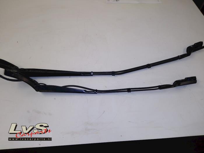 Peugeot 5008 Scheibenwischerarm vorne