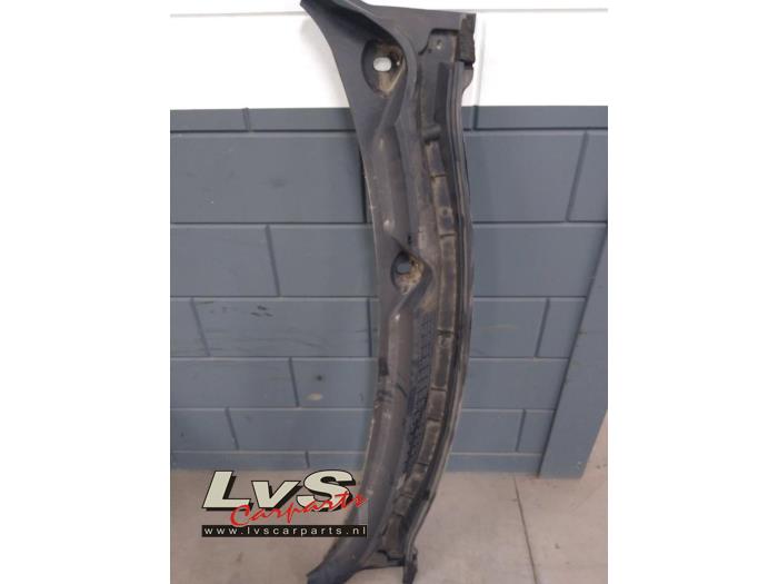 Nissan Qashqai Cowl top grille