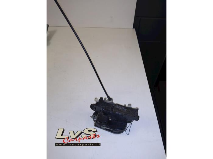 Mercedes Vito Serrure portière mécanique 2portes droite