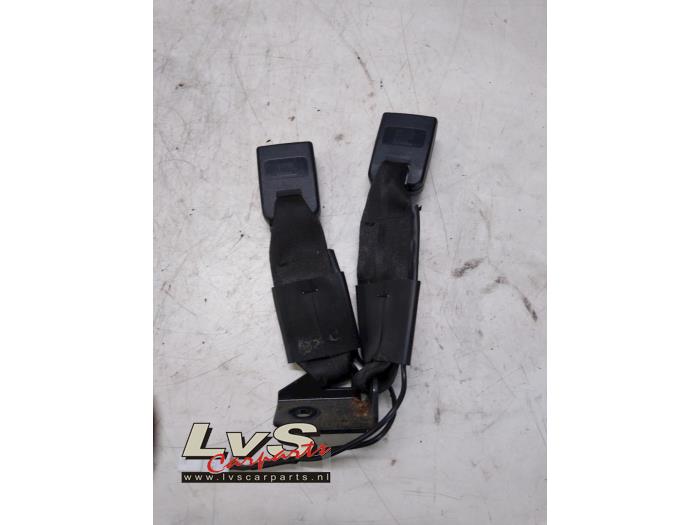 Nissan Qashqai Rear seatbelt buckle, right